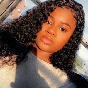 Meet your Posher, Malia